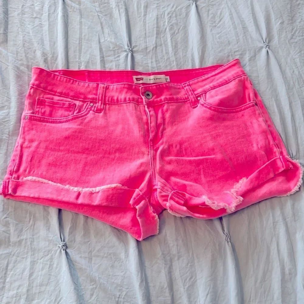 Neon *Barbie-Pink* Levi’s Shortie Shorts Sz Jrs 17 LN!